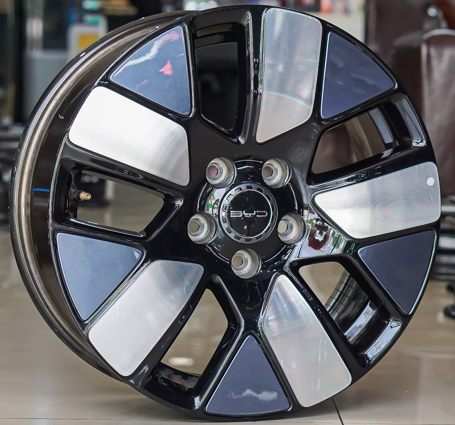 ล้อแม็ก ล้อแม็กมือสอง Byd Dolphin EXT ขอบ17นิ้ว กว้าง6.5นิ้ว 5รู114.3  Offset45  (รามอินทรา)(แยกขายได้)