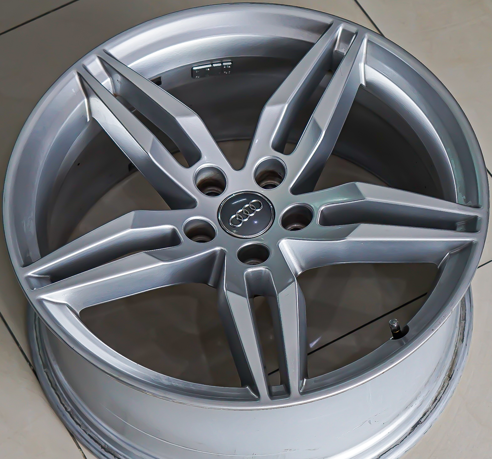 ล้อแม็ก ล้อแม็กซ์มือสองแท้ Audi A5  5รู112 ET32 ซิลเวอร์ 8.5-19นิ้ว(รามอินทรา)